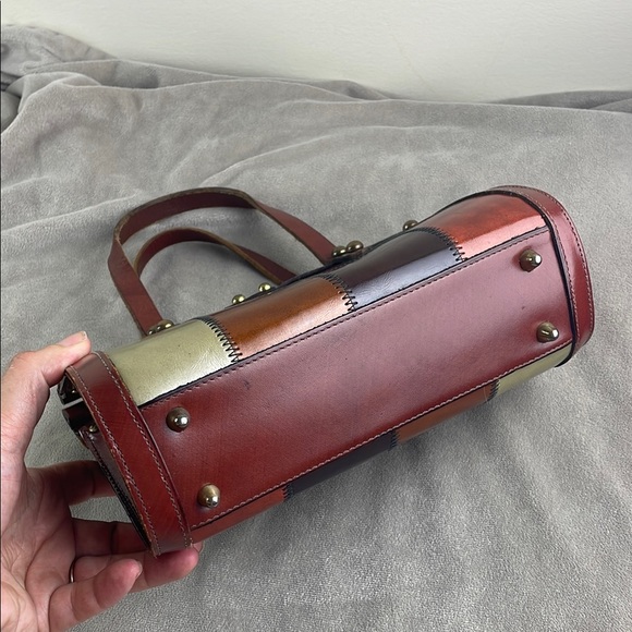 Vintage Brown Satchel with Structured Design and Metal Accents - Picture 4 of 15